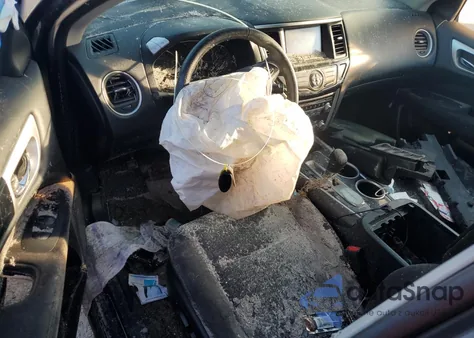 2015 Nissan Pathfinder S z USA, uszkodzony, nr VIN 5N1AR2MN7FC717123